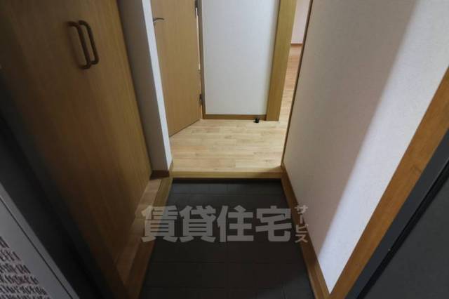 【神戸市中央区中山手通のアパートの玄関】