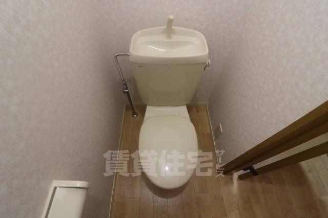 【神戸市中央区中山手通のアパートのトイレ】