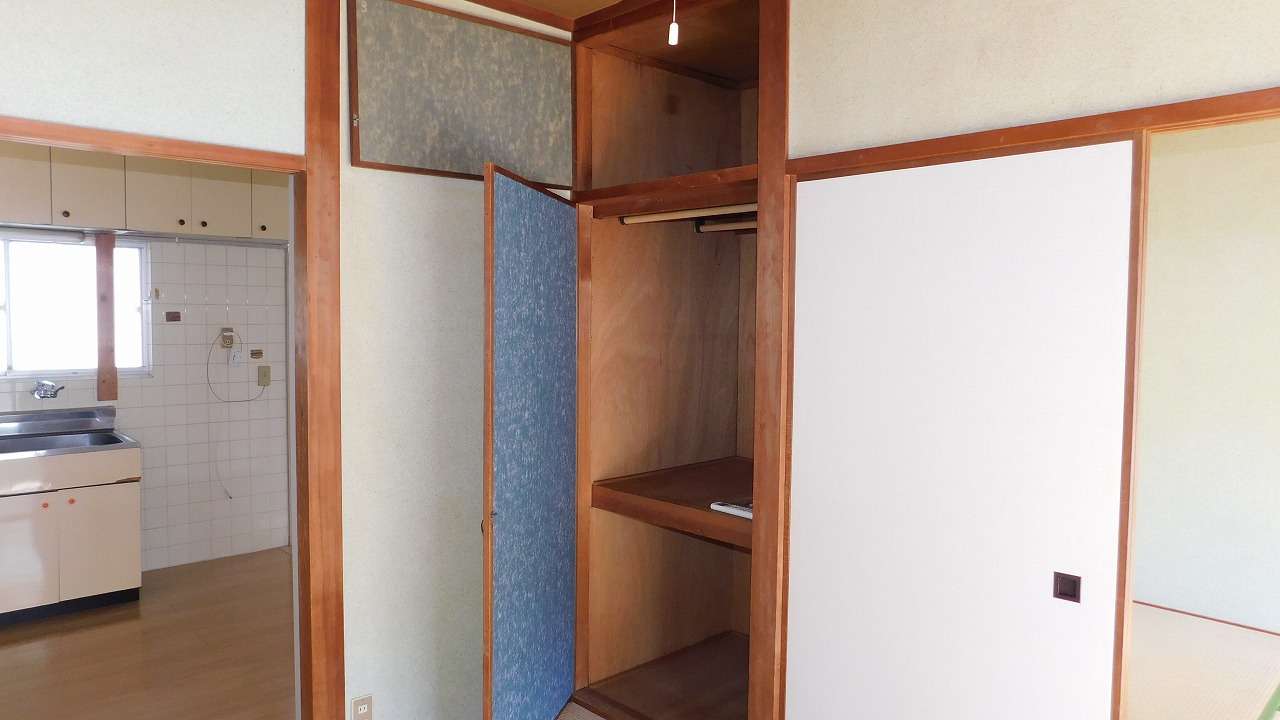 その他　6畳和室の収納です。半間の物入れです