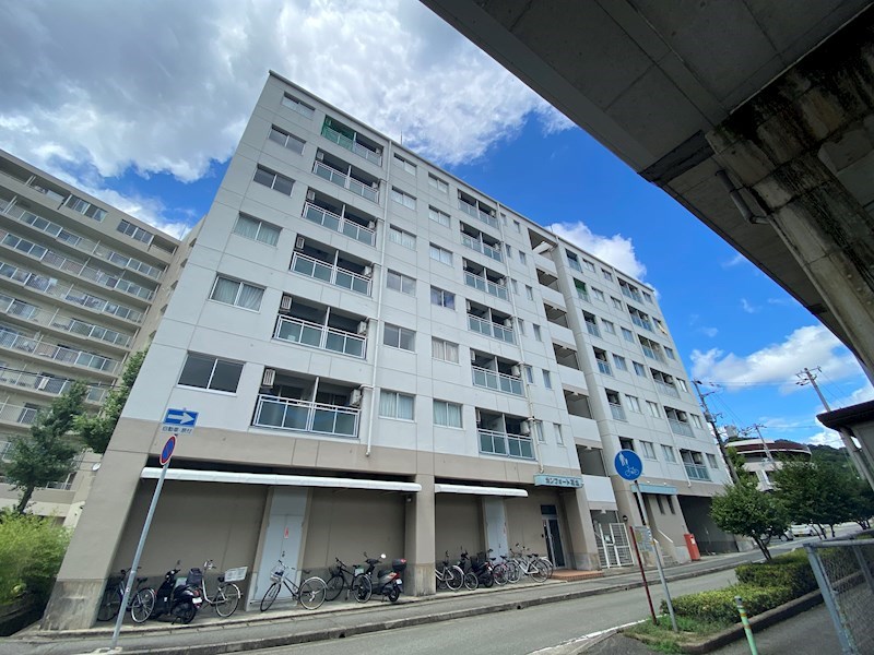 姫路市西中島のマンションの建物外観
