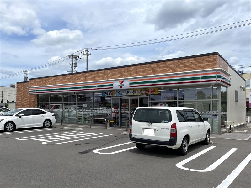 コンビニ　セブンイレブン金沢元町2丁目店（コンビニ）まで652m