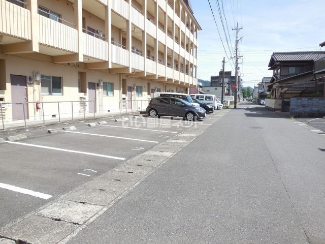 【マンション高見の駐車場】