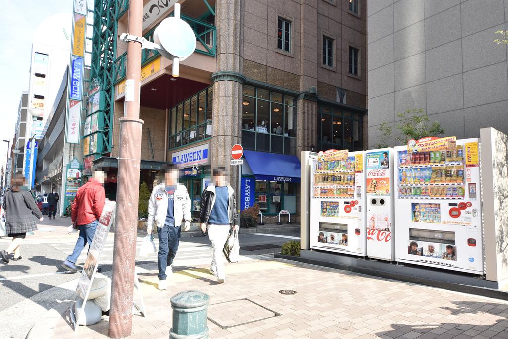 コンビニ　ローソン神戸国際会館前店（コンビニ）まで230m