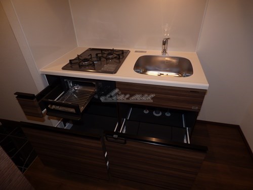 キッチン　冷蔵庫・電子レンジ有り