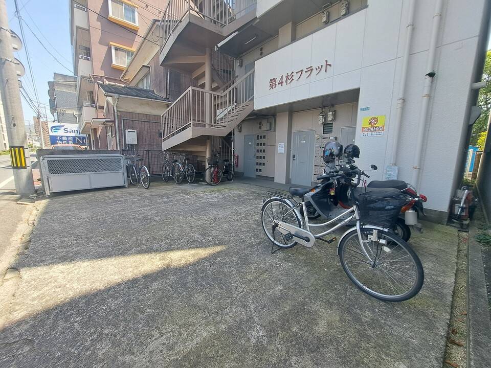 駐車場　駐輪場