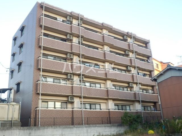 名古屋市緑区有松三丁山のマンションの建物外観