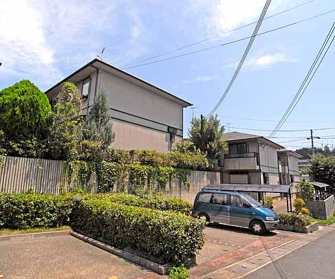 【京都市北区大北山原谷乾町のマンションのエントランス】