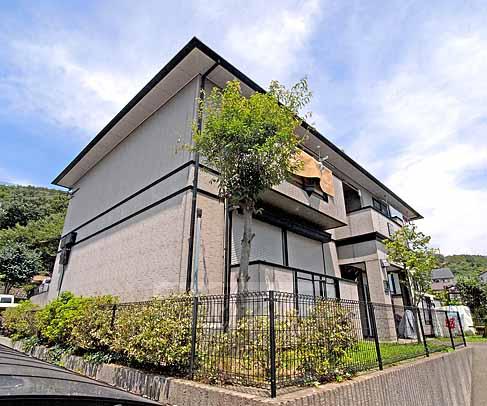 京都市北区大北山原谷乾町のマンションの建物外観