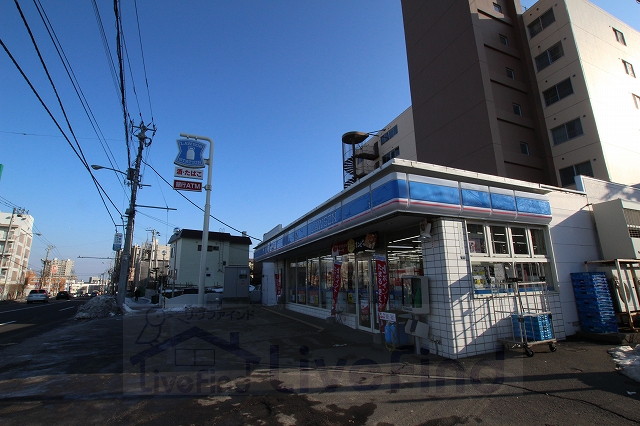 コンビニ　ローソン札幌西岡店（コンビニ）まで495m