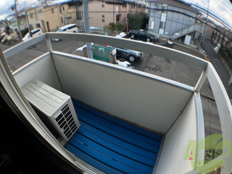 バルコニー　バルコニーは洗濯物を干すのに十分な広さがありますね。