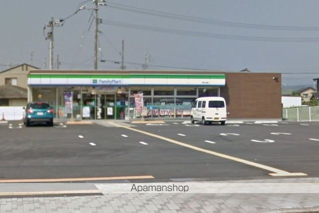コンビニ　ファミリーマート（コンビニ）まで522m
