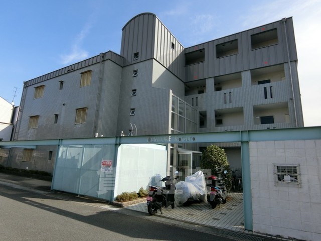 京都市西京区下津林南大般若町のマンションの建物外観