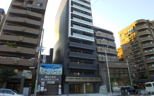 大阪市天王寺区玉造本町のマンションの建物外観
