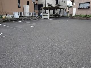 【綾部市大島町のマンションの駐車場】