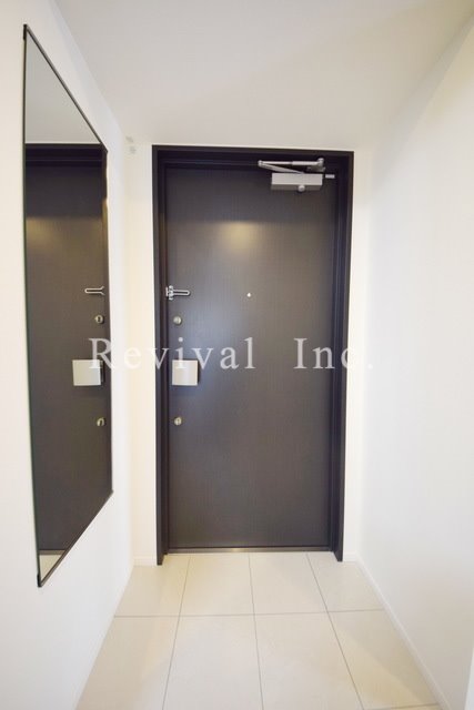 玄関　玄関部分も収納豊富にございます