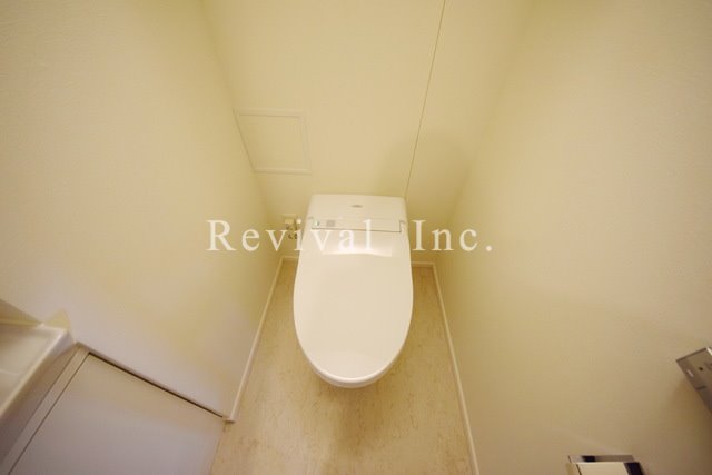 トイレ　最新式タンクレストイレ仕様です