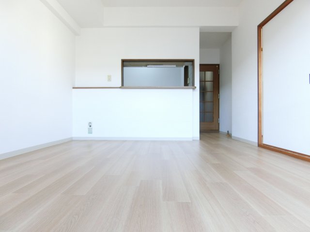 居室・リビング　同マンション別部屋