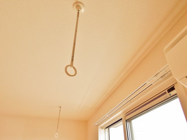 その他設備　室内物干し付き♪