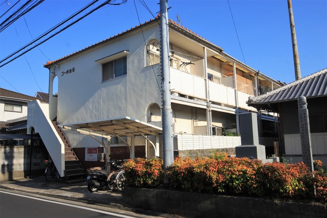 松山市生石町のアパートの建物外観