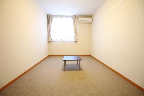 その他部屋・スペース　シンプルな家具・家電付きのお部屋です♪