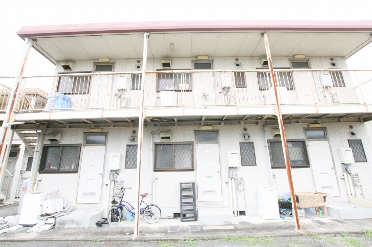 高松市春日町のアパートの建物外観