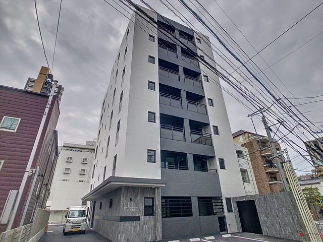 Ｍｏｄｅｒｎ　ｐａｌａｚｚｏ赤坂ＮＥＵＲＯの建物外観