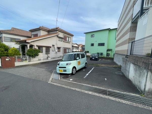 【レオパレスさくらの駐車場】