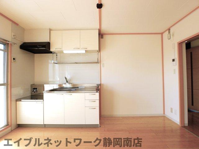 【静岡市駿河区西脇のマンションのキッチン】