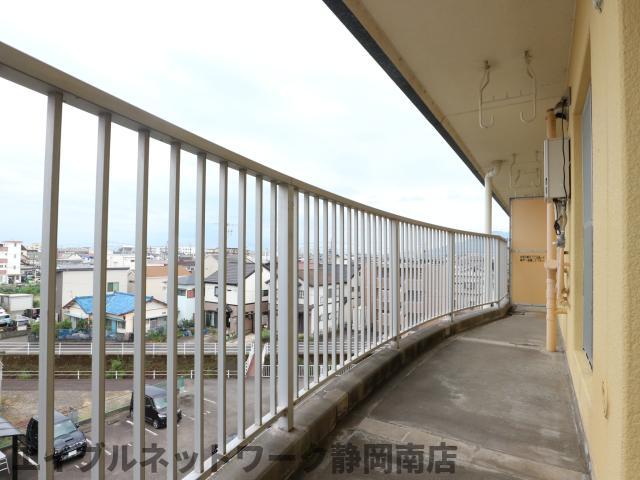 【静岡市駿河区西脇のマンションのバルコニー】