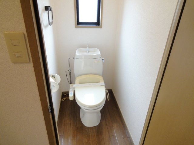 トイレ　写真は別号室のものです。