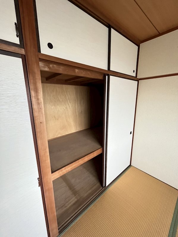 収納　※写真は別号室のものです。