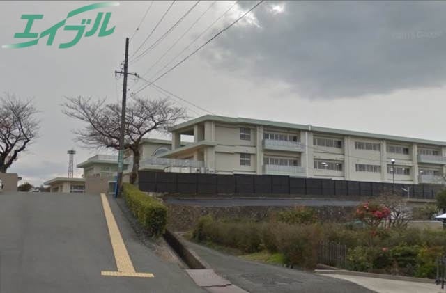 中学校　伊勢市立五十鈴中学校（中学校）まで2000m