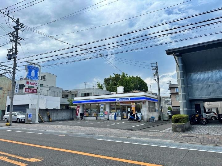 コンビニ　ローソン西草深町店（コンビニ）まで300m