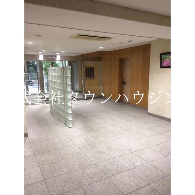 【品川区東品川のマンションのロビー】