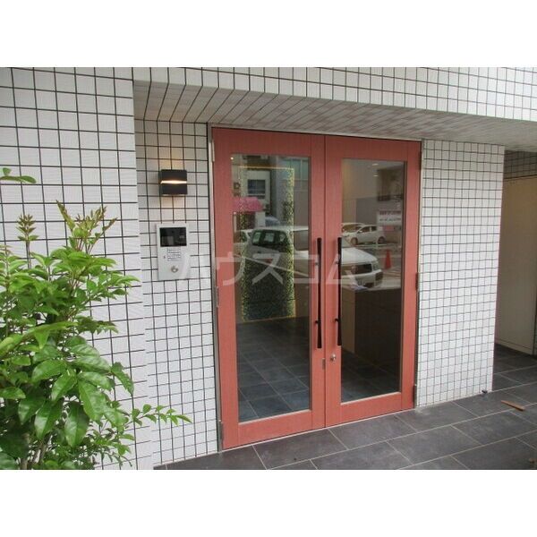 【名古屋市千種区池下のマンションのエントランス】