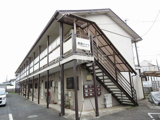 国分寺市内藤のアパートの建物外観