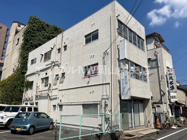 岡山市北区田町のマンションの建物外観