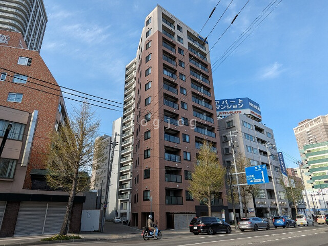 札幌市中央区南九条西のマンションの建物外観