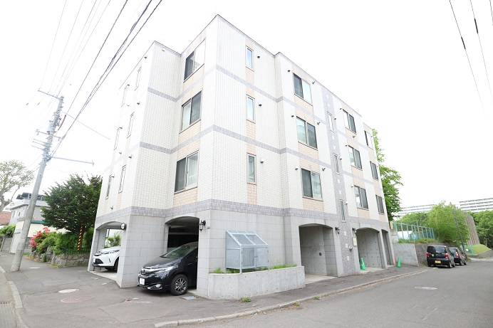 ファミリーコート新札幌の建物外観