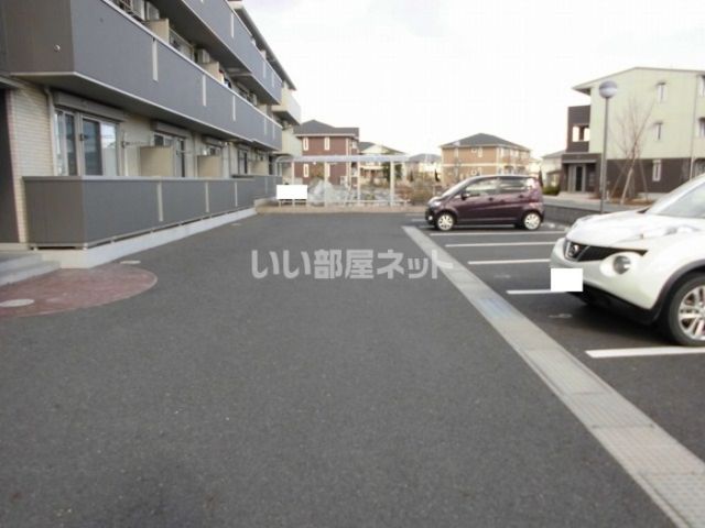 【水戸市河和田町のアパートの駐車場】