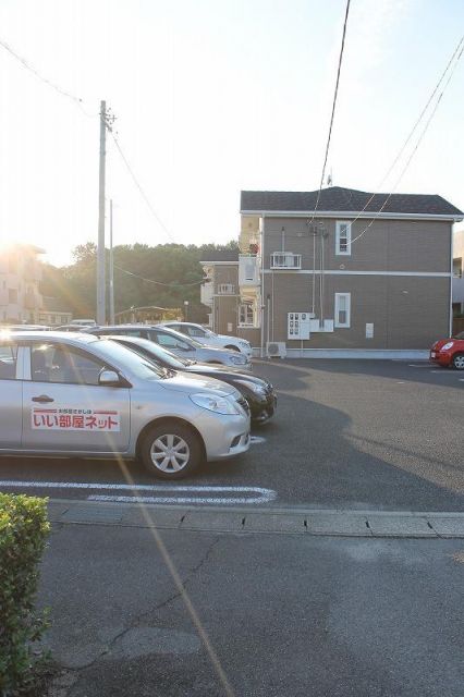 【安城市安城町のアパートの駐車場】