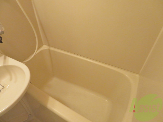 バス・シャワールーム　こちらはお風呂。一日の疲れをここで癒してください。