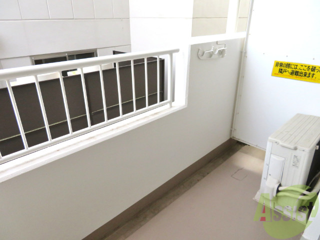 バルコニー　バルコニーは陽当たり良好で、洗濯物も乾きやすいですね