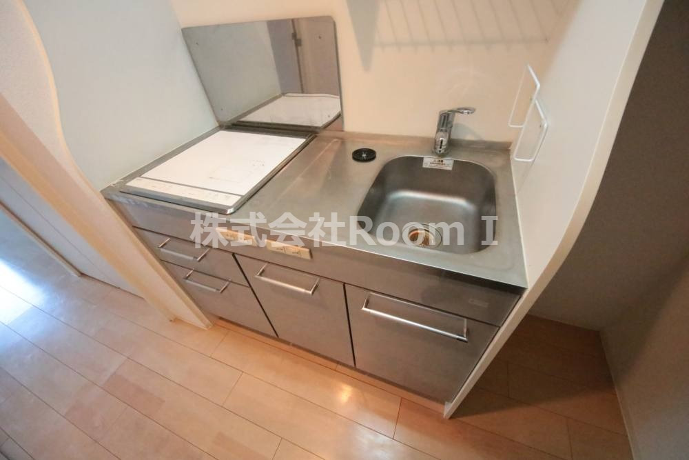 キッチン　コンパクトなキッチンで掃除もラクラク