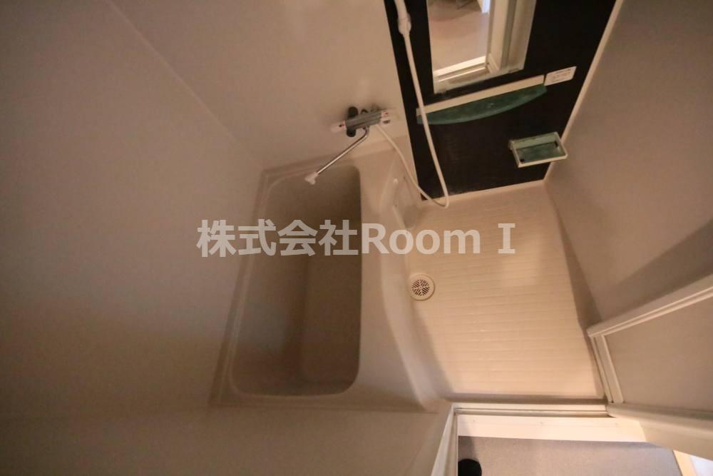 バス・シャワールーム　コンパクトで使いやすいお風呂です