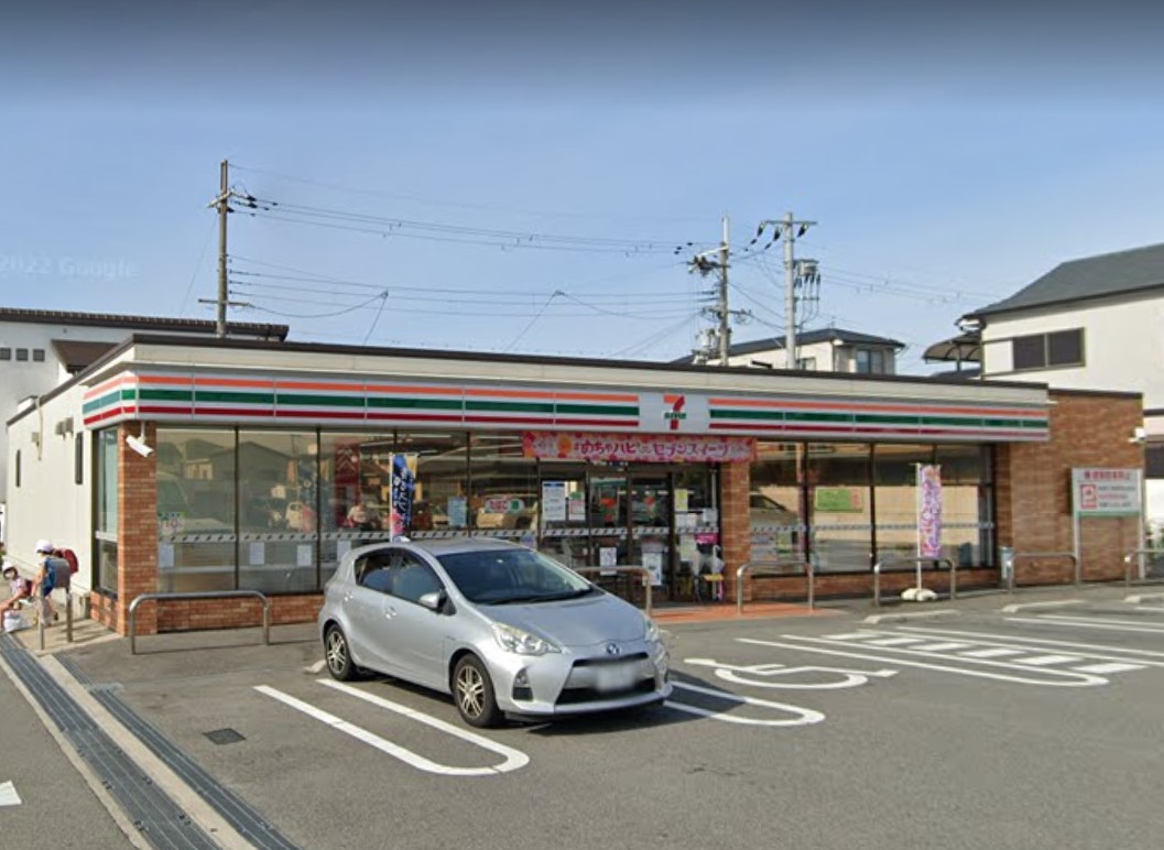 コンビニ　セブンイレブン堺北花田町4丁店（コンビニ）まで74m