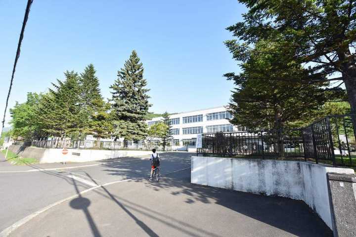 高校・高専　札幌西陵高校事務室（高校・高専）まで405m