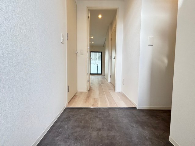 玄関　詳細は、RISUMO江坂本店までお問合せください♪