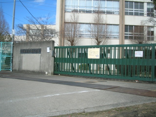 小学校　熊取町立西小学校（小学校）まで465m
