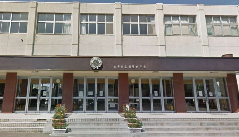 銀行　北海道信用金庫 朝里支店（銀行）まで318m